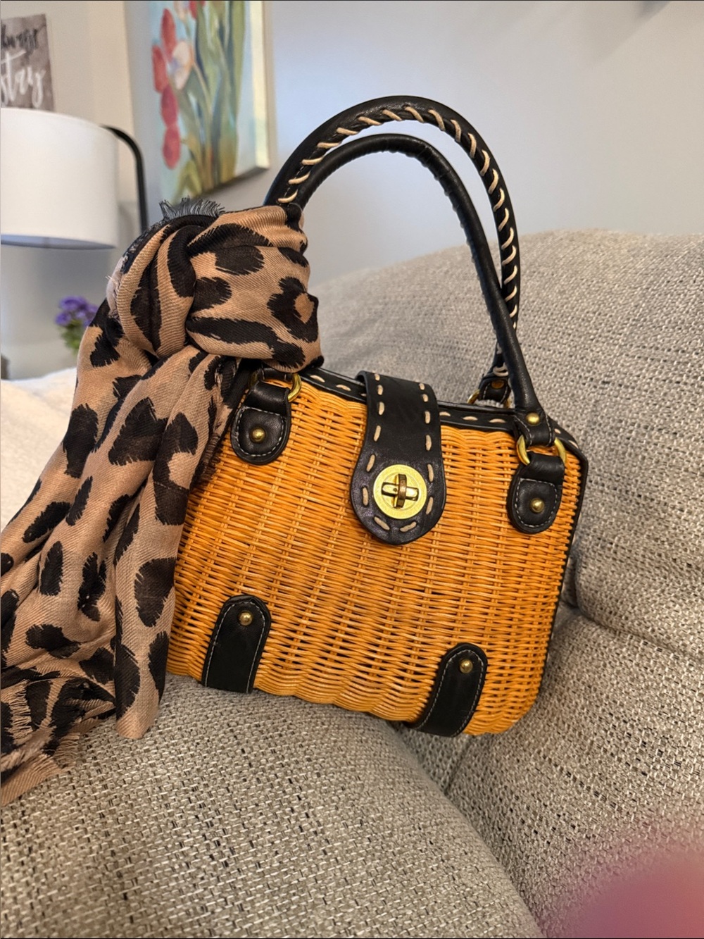 ๐. NEW ๐ Vintage Woven Shoulder Bag with Black Trim - Picture 6 of 6